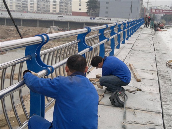 文昌不锈钢桥梁护栏除锈维护的重要性及其方法