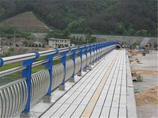 文昌不锈钢桥梁护栏是一种什么材质的护栏